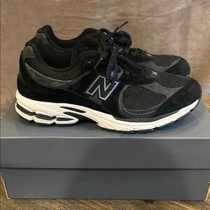 New Balance Black and White Sneakers with Athletic Design